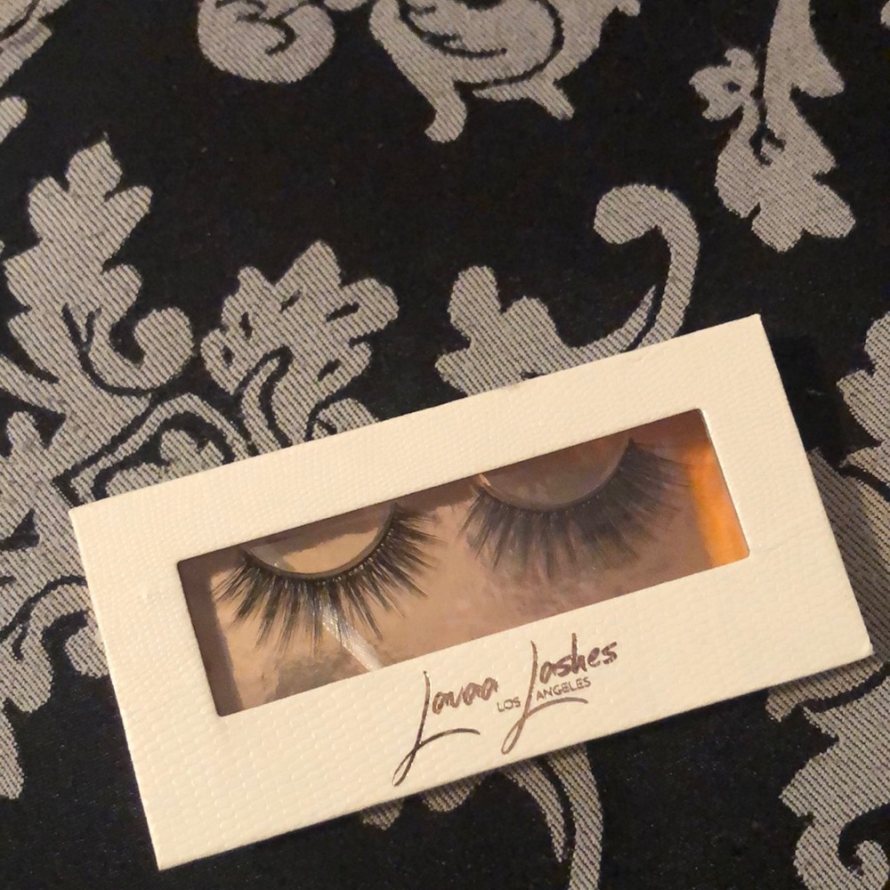 NIB Lavaa Lashes with Glue